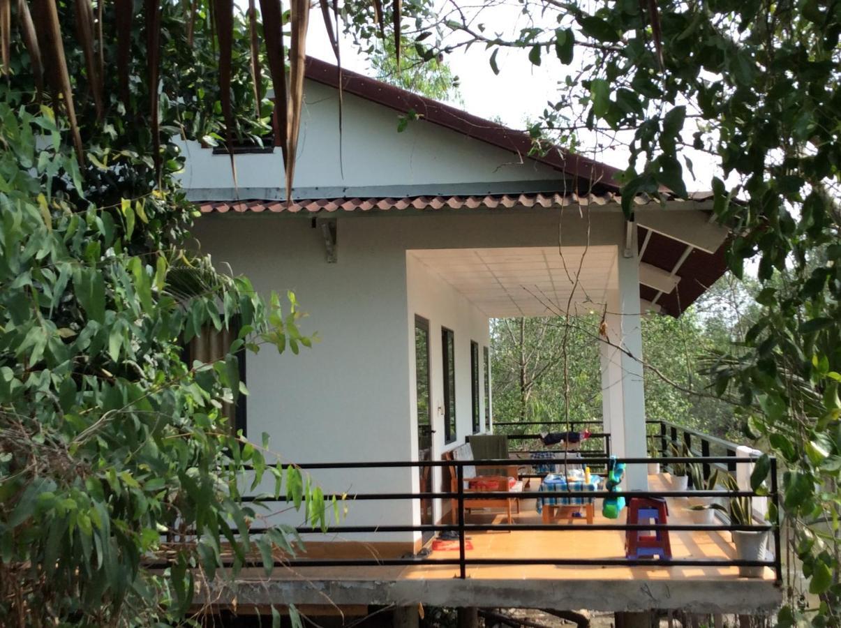 Quoc Phuong Riverside Homestay ベンチェ エクステリア 写真