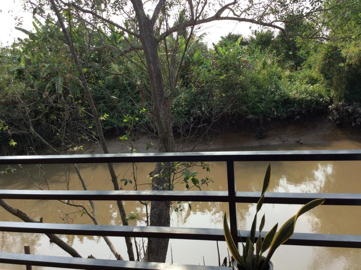 Quoc Phuong Riverside Homestay ベンチェ エクステリア 写真